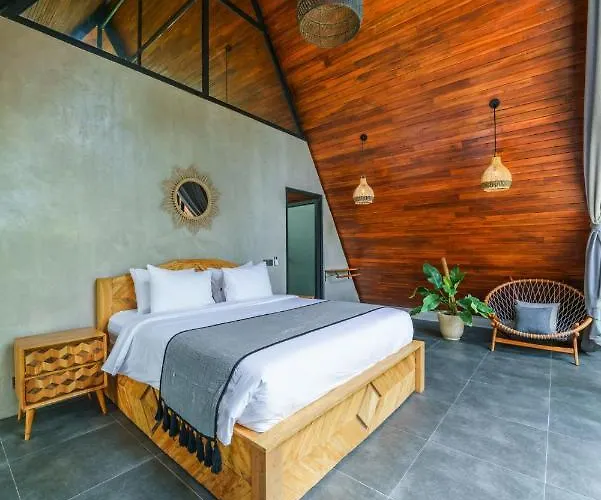 Kirana - Designer 2-bedroom With Pool In Pererenan