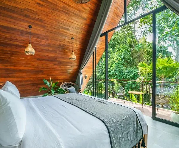 Kirana - Designer 2-bedroom With Pool In Pererenan *